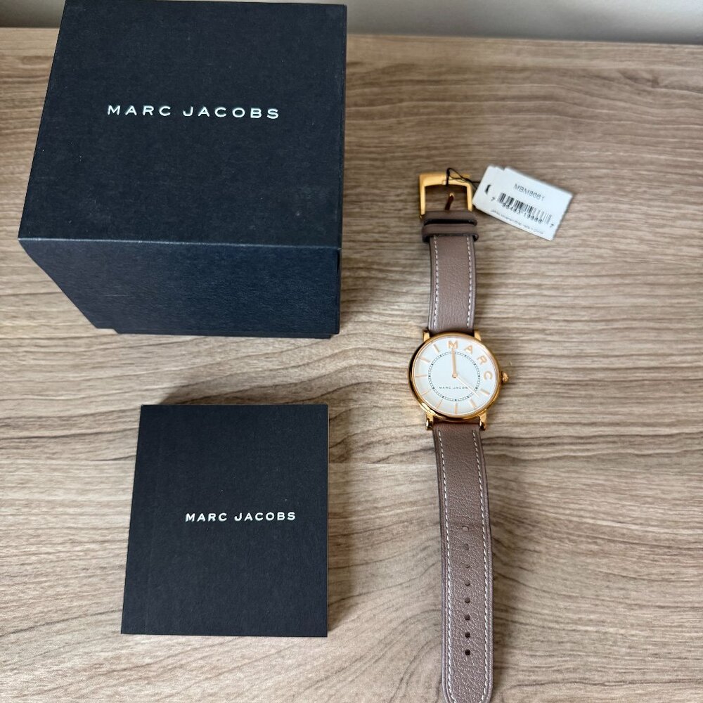 [NEW] Women's Marc Jacobs Roxy Cement Leather Strap Watch